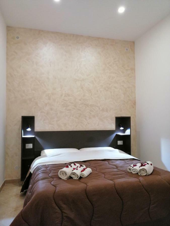 Ad Un Passo Dal Duomo "2" Apartment Naples Exterior photo