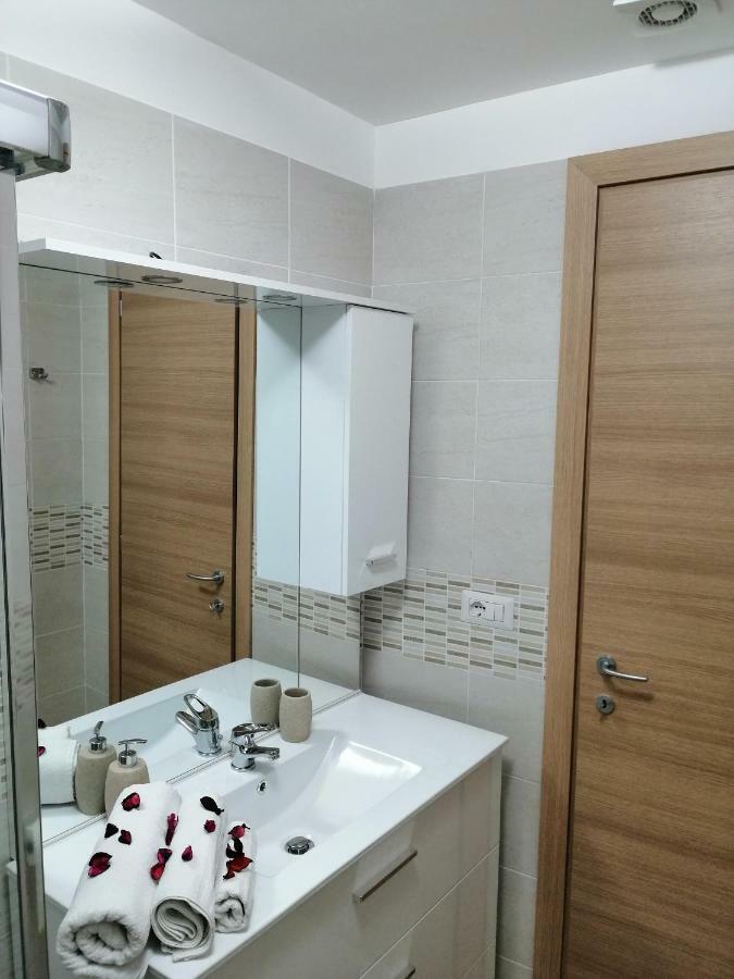 Ad Un Passo Dal Duomo "2" Apartment Naples Exterior photo