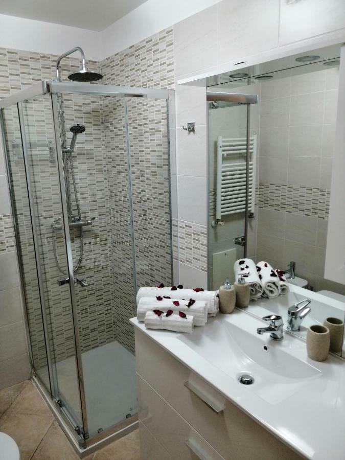 Ad Un Passo Dal Duomo "2" Apartment Naples Exterior photo